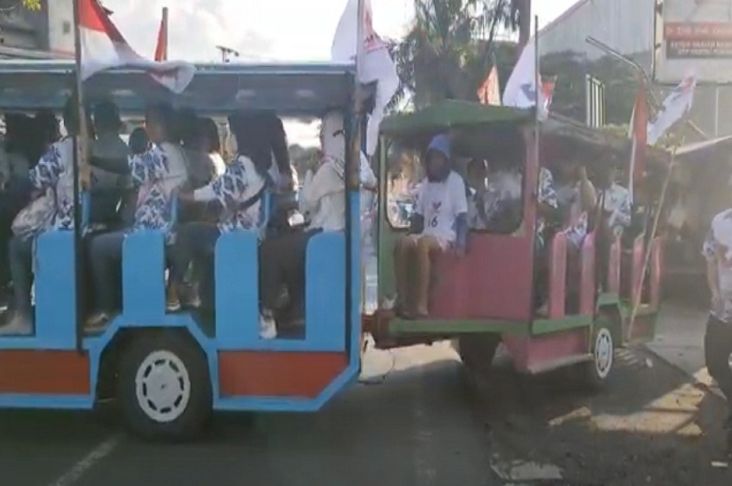 Daftar ke KPU, Bacaleg Partai Perindo Solo Naik Odong-Odong