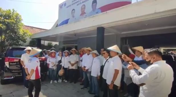 Daftarkan 30 Bacaleg Pakai Becak ke KPUD, Partai Perindo Kota Madiun: Target Kami Lebih Baik dari Pemilu Lalu