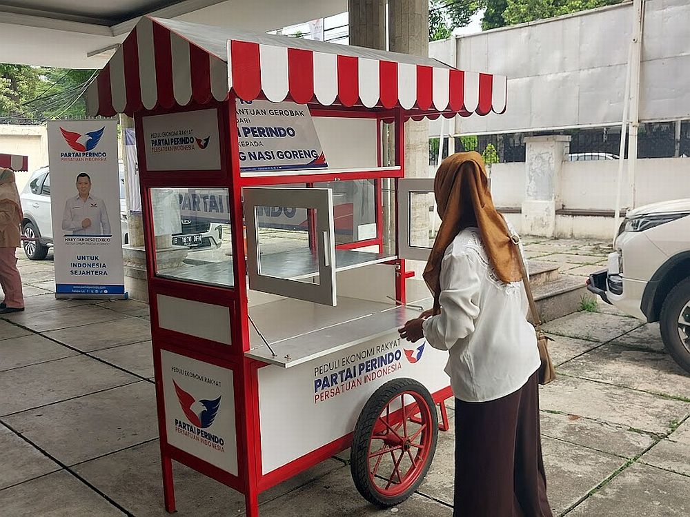 Dapat Bantuan Gerobak Perindo, Pedagang Nasi Goreng: Alhamdulillah Kalau Beli Mahal