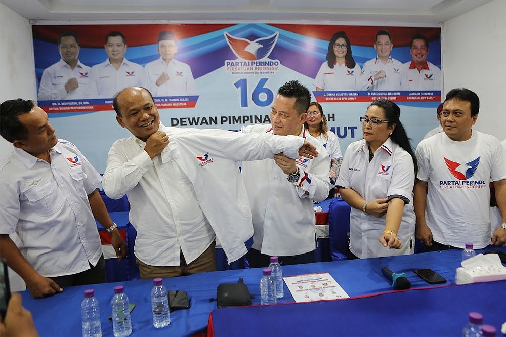 Demi Menangkan Partai Perindo, Juliski Simorangkir Kampanye Door to Door