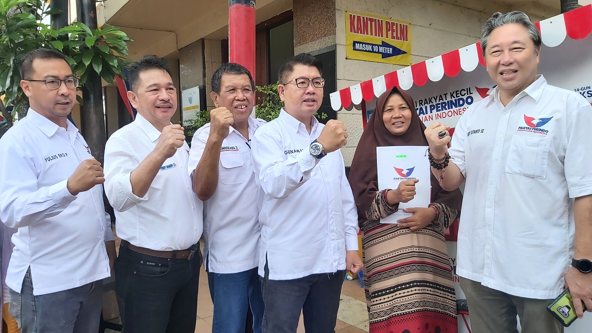 Dapat Bantuan Gerobak, Penjual Lontong Mie di Surabaya Doakan Partai Perindo Selalu Sukses