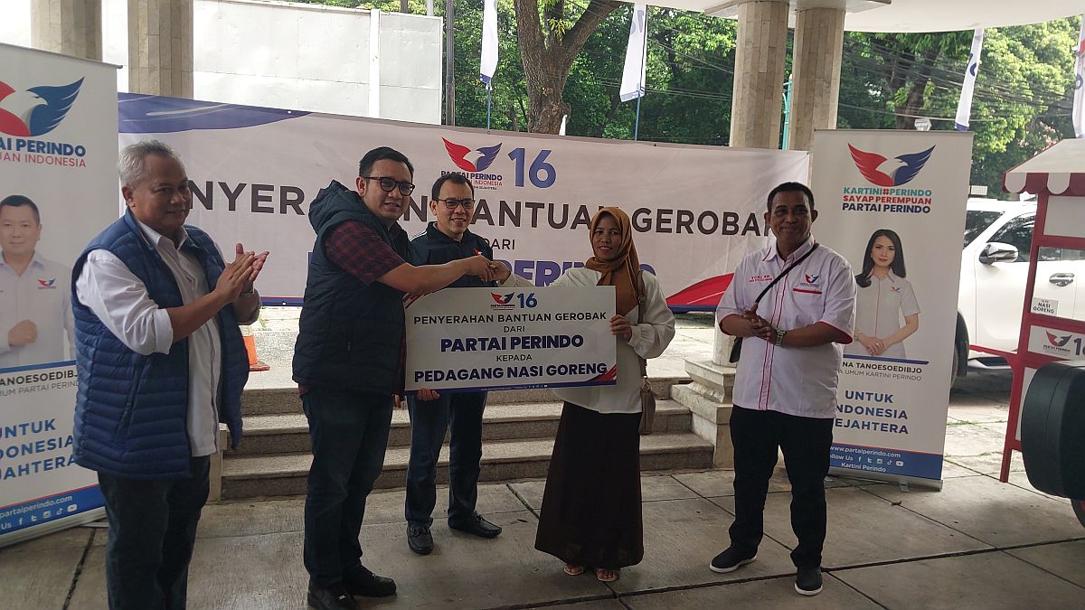 DPW Partai Perindo Jakarta Berikan Bantuan Gerobak, Tingkatkan Kesejahteraan UMKM