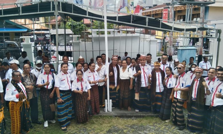 Seremonial Adat & Ritual Keagamaan Iringi Pendaftaran Bacaleg Partai Perindo Ende 