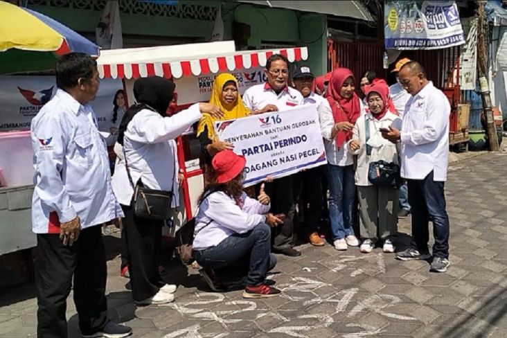 Bantu Gerobak ke UMKM, Partai Perindo Fokus dalam Pengentasan Pengangguran 