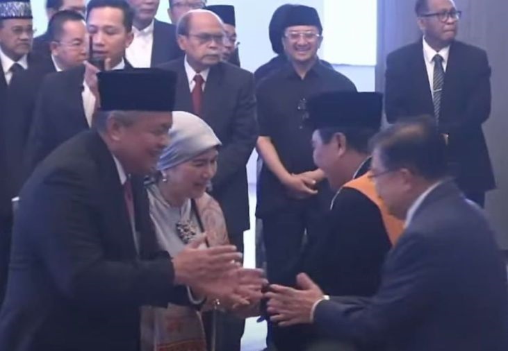 Hadiri Pelantikan Gubernur BI Perry Warjiyo, Ustaz Yusuf Mansur: Yakin, Ekonomi Stabil & Maju