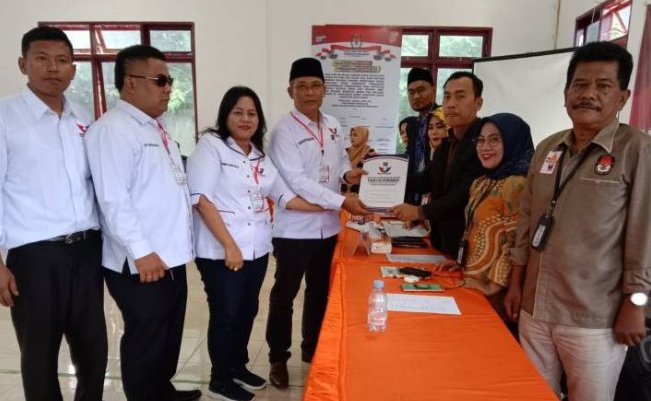Daftarkan 50 Bacaleg, Partai Perindo Simalungun Konvoi ke Kantor KPU