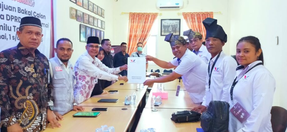 Diiringi Atraksi Kuda Lumping, Partai Perindo Kota Dumai Daftarkan Bacaleg
