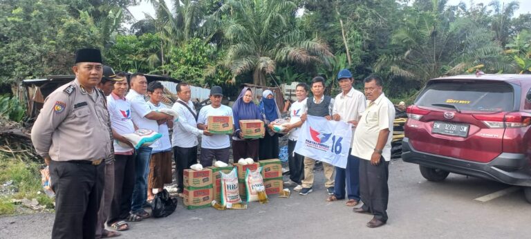 Partai Perindo Siak Serahkan Bantuan Sembako ke Korban Kebakaran di Pinang Sebatang Timur