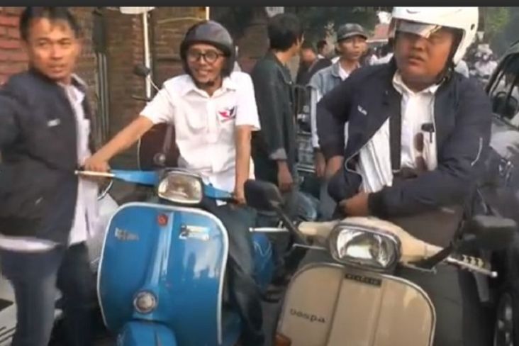 Konvoi Vespa Warnai Pendaftaran Bacaleg Partai Perindo Pemalang ke KPU 