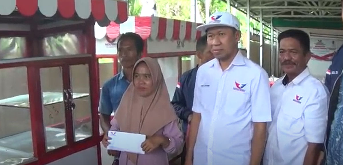 Serahkan Bantuan Gerobak Perindo, Yusuf Lakaseng: Semoga Bisa Ciptakan Lapangan Kerja