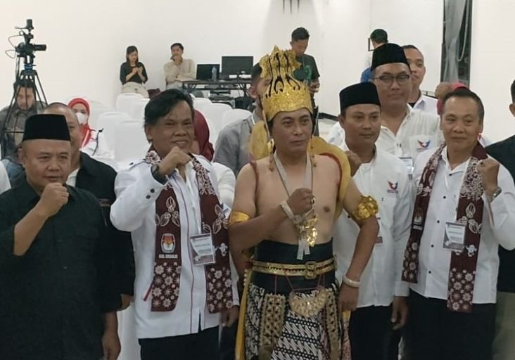 Malam Terakhir Pendaftaran, 50 Bacaleg Partai Perindo Sidoarjo Long March ke KPU 