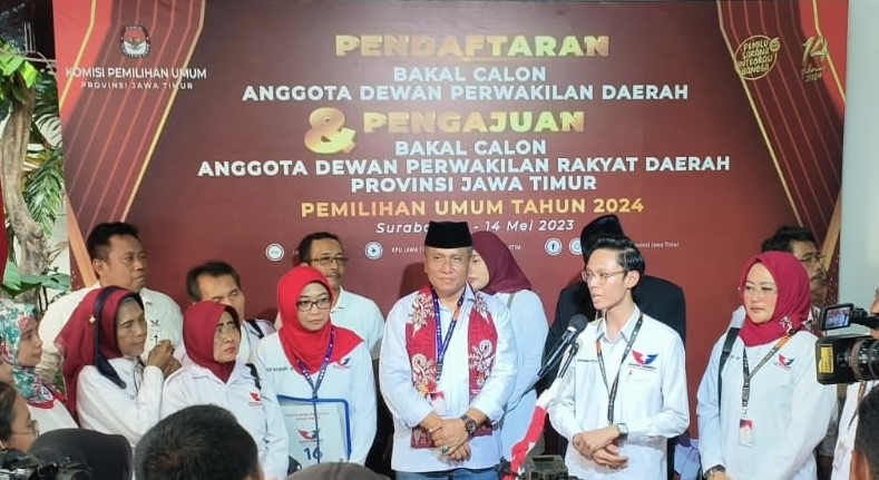Antarkan 120 Bacaleg Perindo ke KPU Jatim, Tokoh Millenial NU Fokus Hidupkan Mesin Partai