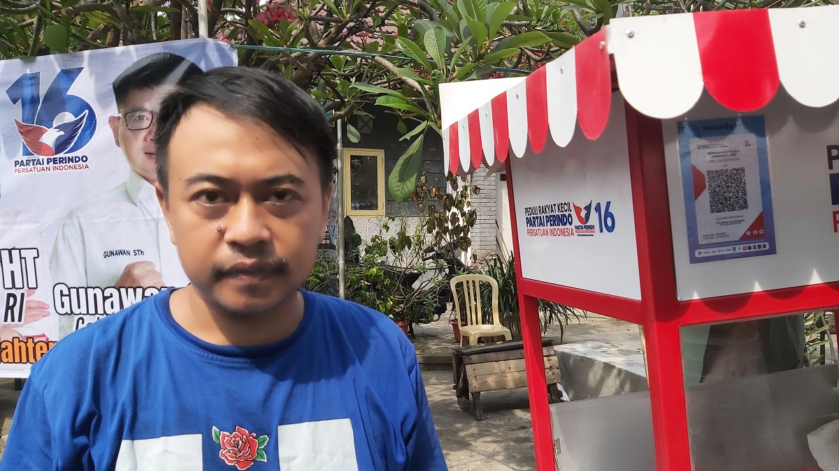 Penjual Pastel Goreng di Surabaya Ini Semringah Dapat Bantuan Gerobak Perindo