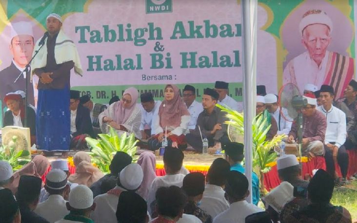 Ribuan Jemaah NWDI Ikuti Takblig Akbar Bersama TGB Zainul Majdi di Lombok Timur 