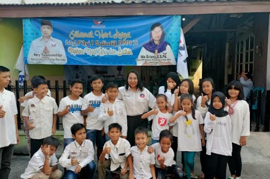 RPA Perindo Laksanakan Halal Bihalal dan Beri Bantuan Meja Belajar Gratis