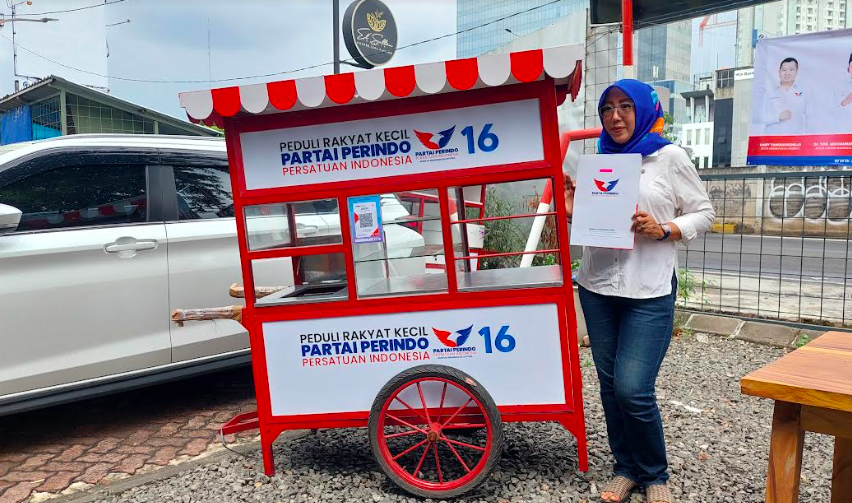 Senang Dapat Gerobak Perindo, Mpok Laila: Alhamdulillah, Semoga Berkah