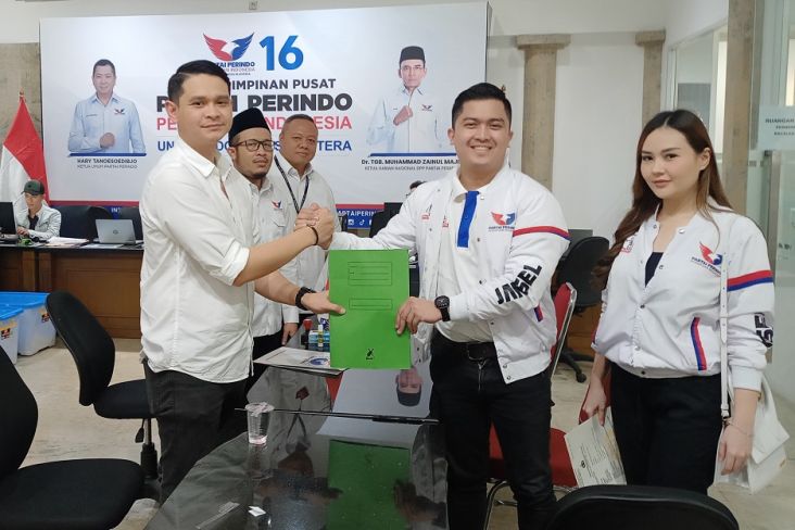 Serahkan Berkas Pencalegan ke DPP Partai Perindo, Diska Resha Putra Didampingi Selebgram