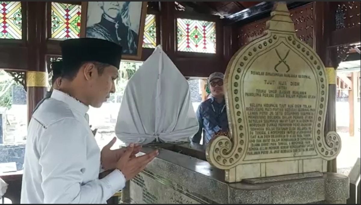 Ziarah ke Makam Cut Nyak Dhien, Bacaleg Partai Perindo: Generasi Muda Harus Bangga Punya Pejuang Perempuan