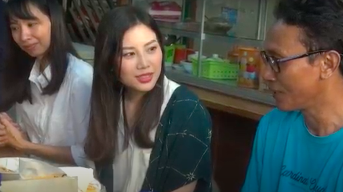 Angela Tanoesoedibjo Blusukan Datangi Penjual Bakso Penerima Gerobak Perindo