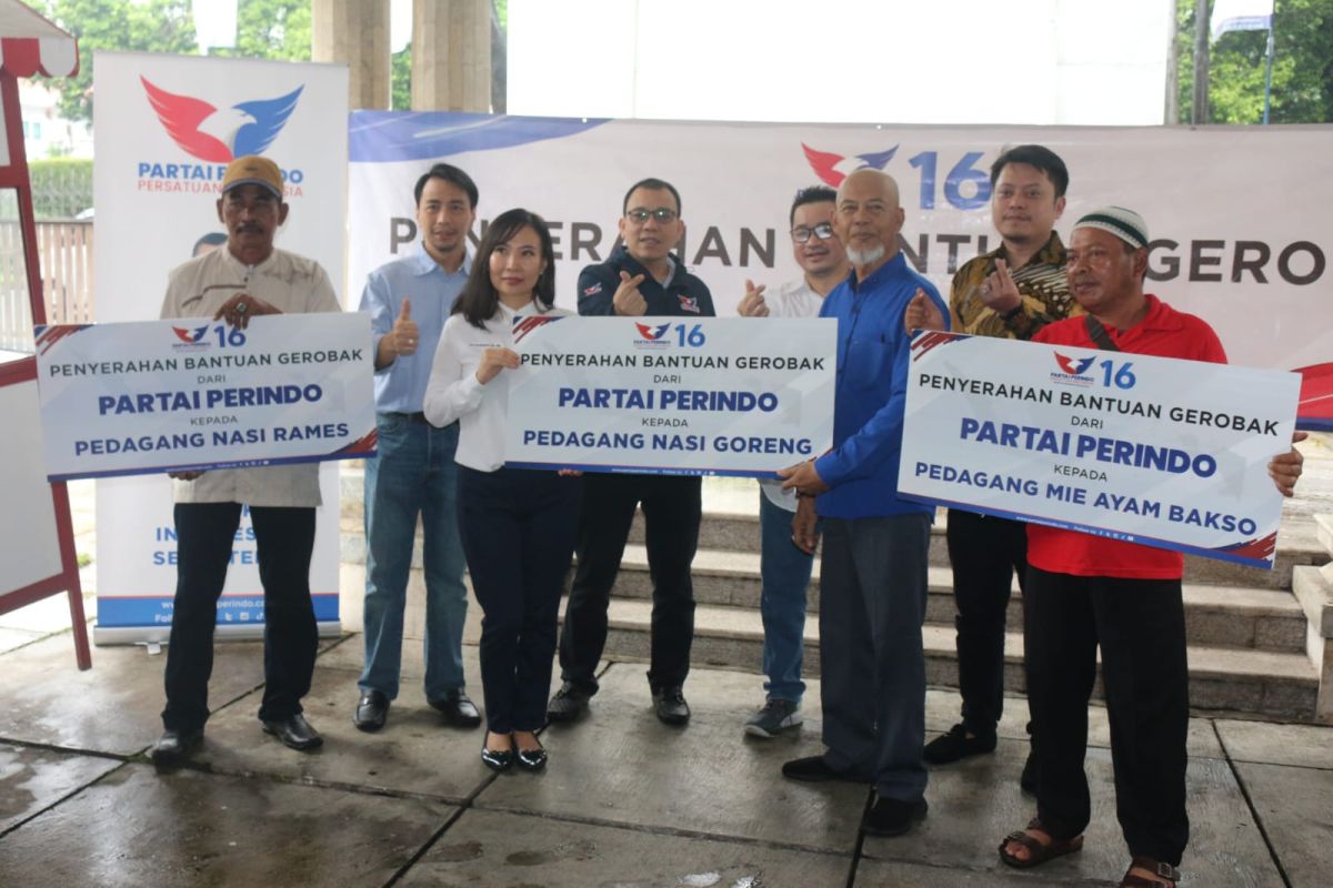 Bacaleg Partai Perindo Harap Bantuan Gerobak Bangkitkan Ekonomi Masyarakat