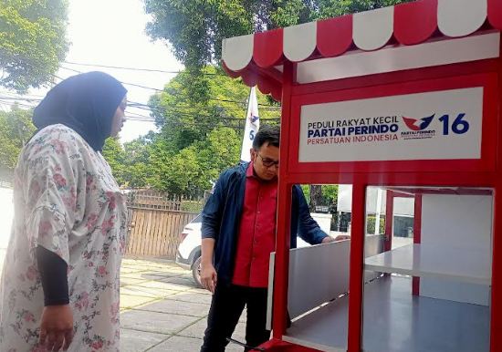 Pedagang Penerima Gerobak Perindo: Bersyukur Banget Biar Dagangannya Lancar