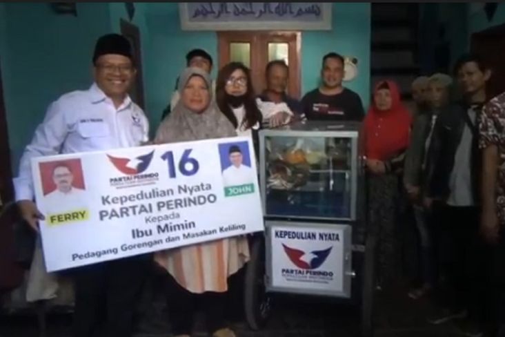 Demi Kemajuan UMKM, Partai Perindo Bantu Penjual Kopi 