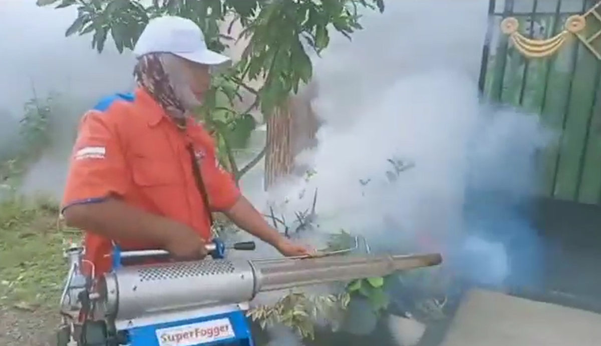 DPW dan Rescue Perindo Banten Gelar Fogging di Perumahan Cikande