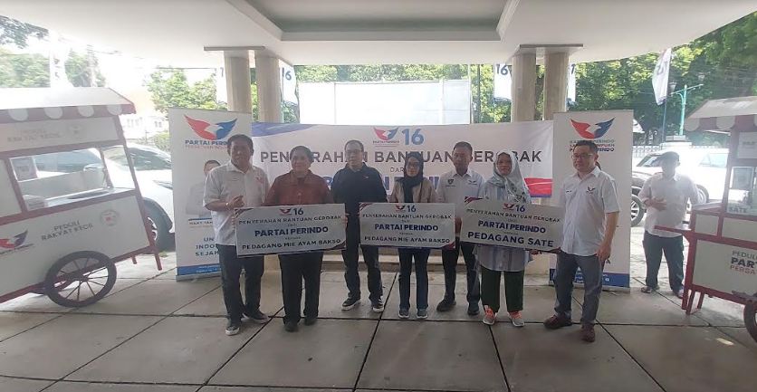 Partai Perindo Bagikan Bantuan Gerobak Gratis ke Pedagang di DKI Jakarta