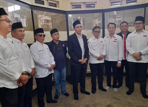 Kunjungi Rumah Bung Karno, TGB: Semangat Perjuangan Harus Tumbuh di Indonesia