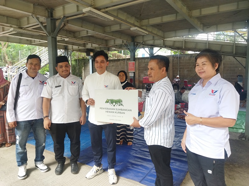 Partai Perindo Salurkan Hewan Kurban ke Masjid Raudhatul Jannah Kebon Jeruk
