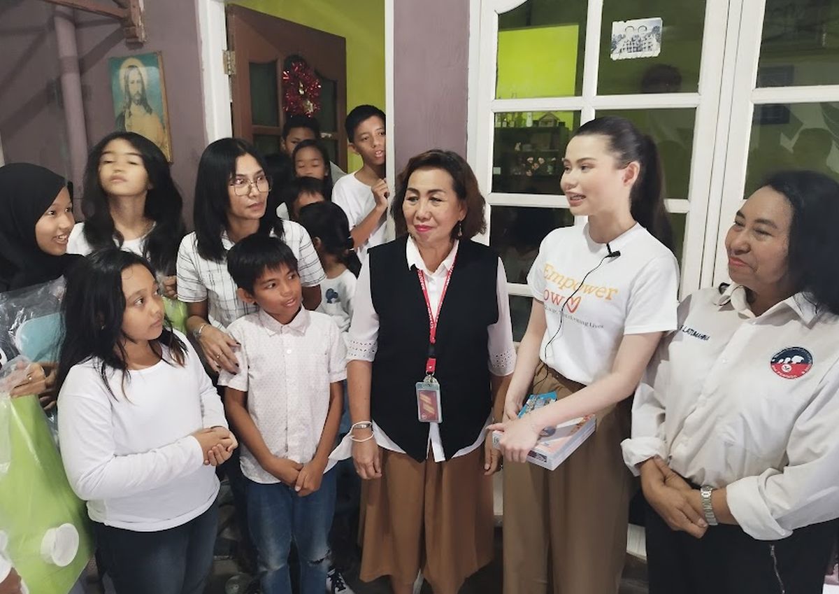 Miss Global Indonesia Salurkan Peralatan Tulis ke Komunitas Belajar di Tanjung Priok