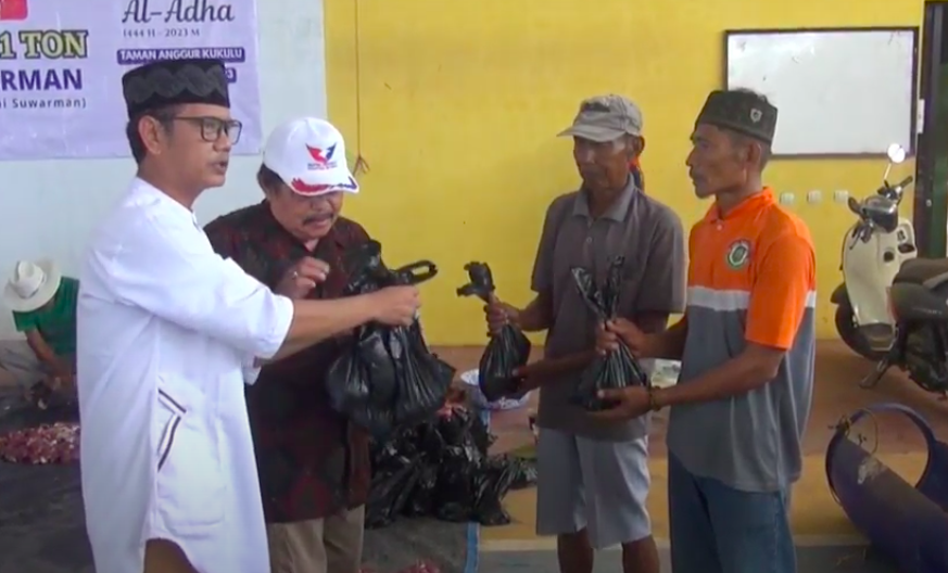 Bacaleg Partai Perindo Oni Suwarman Berkurban 1 Ton Sapi, Dibagikan ke 1.000 Warga