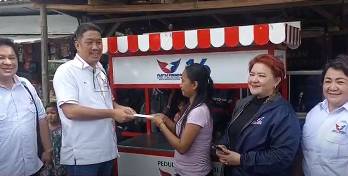 Partai Perindo Bagikan Bantuan Gerobak kepada Pelaku UMKM di Manado