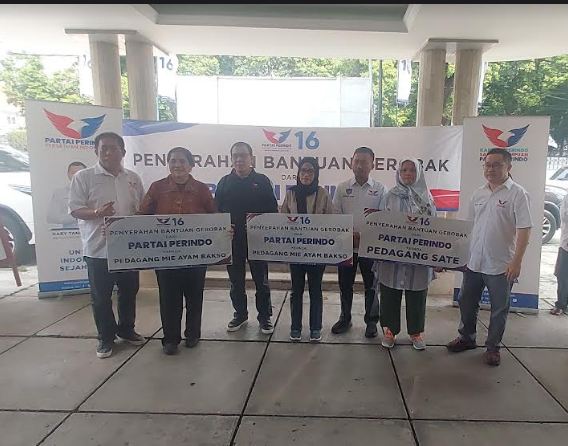 Pedagang Bakmi Ayam Dapat Gerobak Perindo: Senang Banget & Lebih Bersemangat Jualan