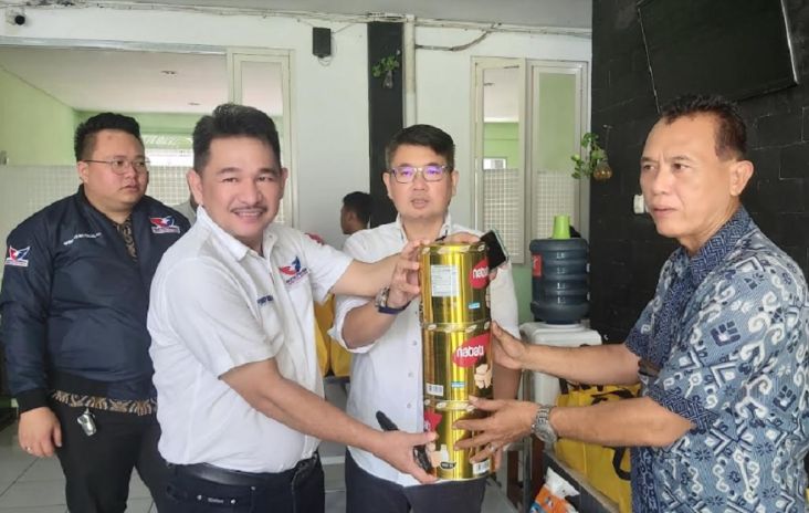 Peduli Rakyat Kecil, Bacaleg Partai Perindo Bagikan Paket Makanan dan Vitamin ke Panti Wreda di Surabaya 