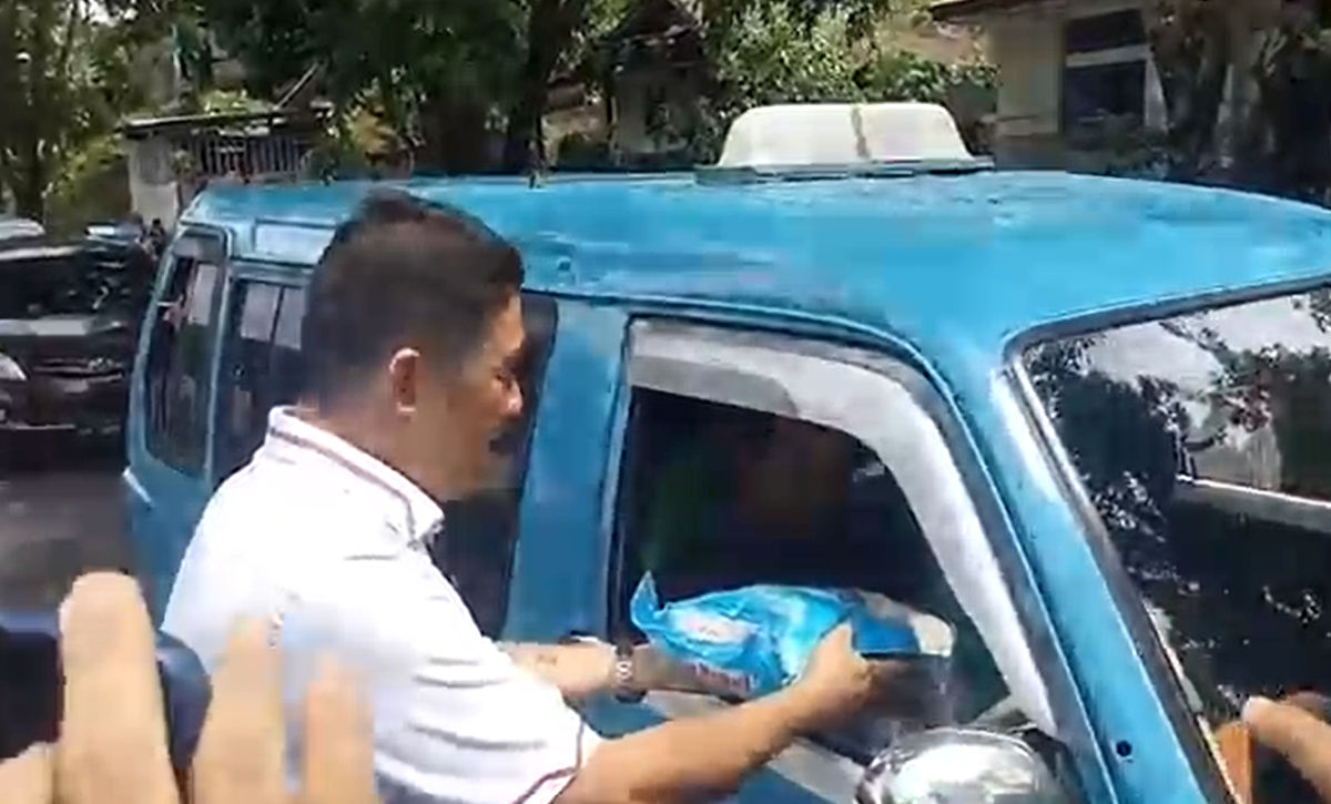 Selain Bantu Gerobak ke Pedagang, Partai Perindo Berikan Sembako ke Sopir Angkot di Manado