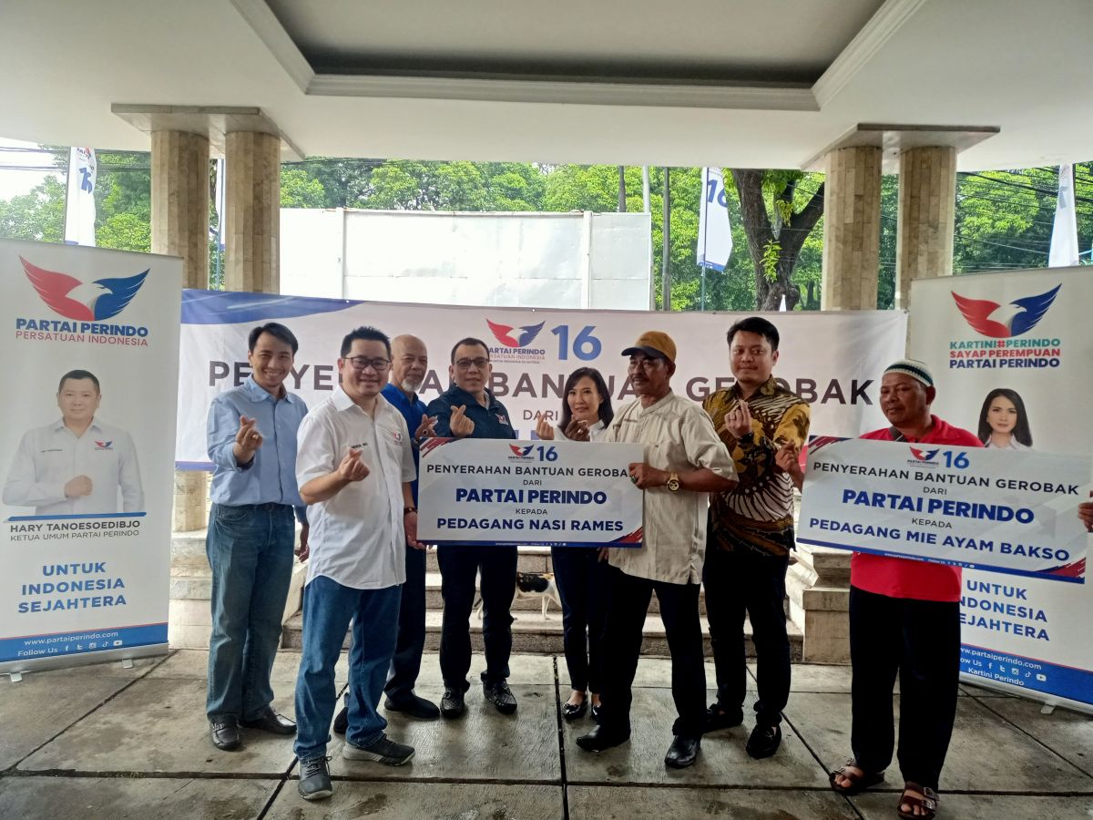 Terima Bantuan Gerobak, Pedagang Nasi Rames: Terima Kasih Partai Perindo