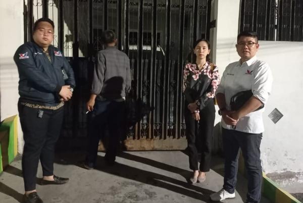 Caleg Partai Perindo Perjuangkan Seorang Ibu di Surabaya Bertemu Anaknya
