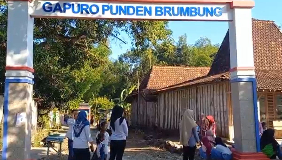 Bacaleg Partai Perindo Sutrisno Dirikan Gapura di Desa Grawan Rembang