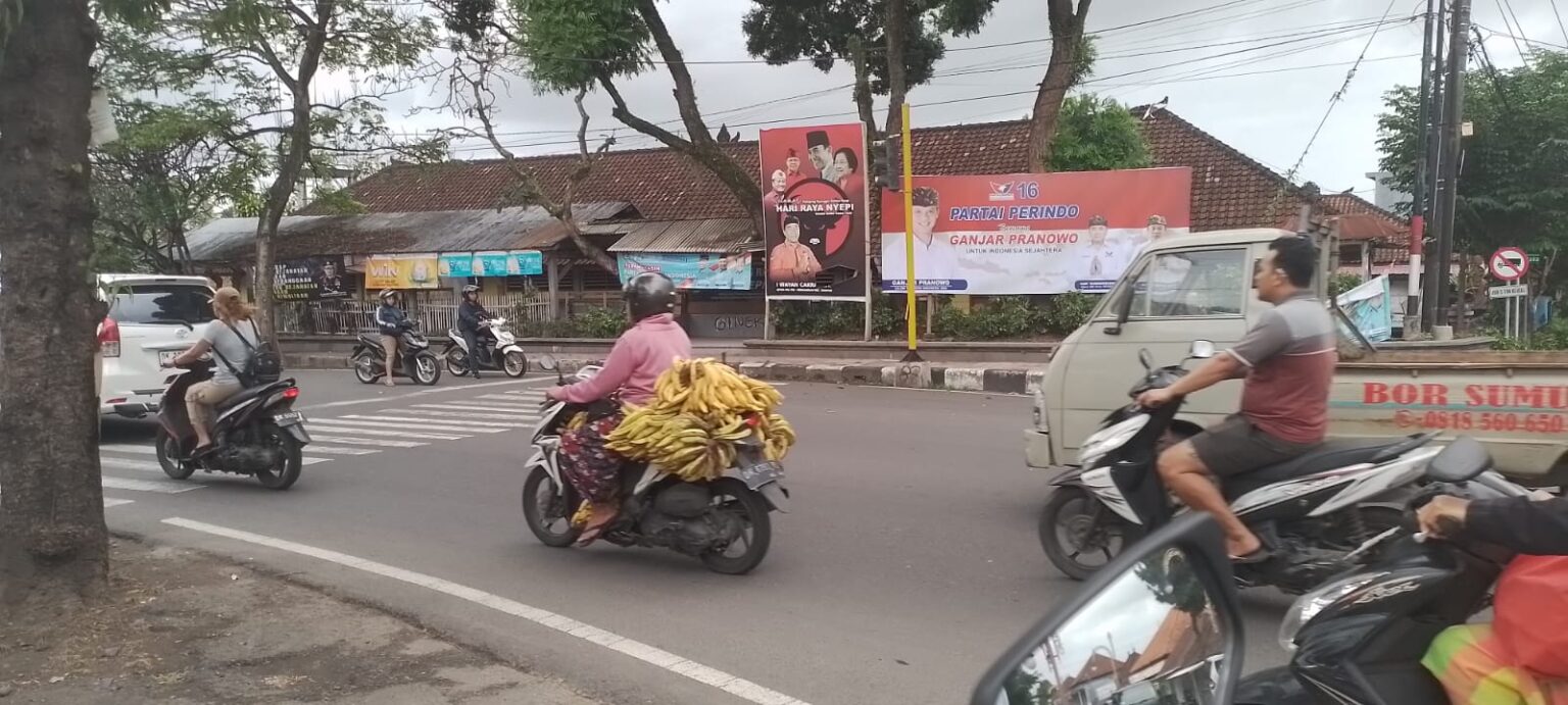 Partai Perindo Gianyar Tebar Baliho Ganjar Pranowo di Sejumlah Ruas Jalan 
