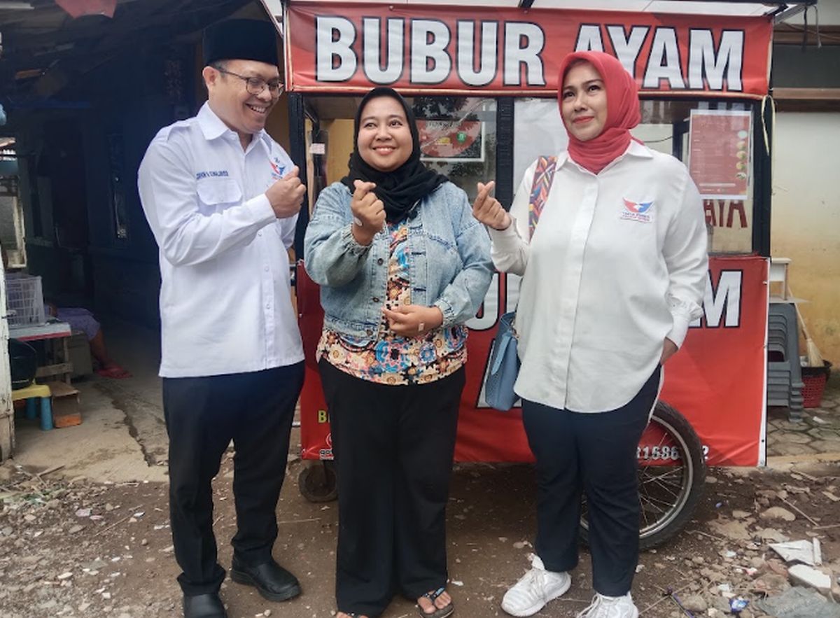 Bahagia Terima Bantuan, Pedagang Bubur dan Tukang Jahit Doakan Perindo Semoga Jaya di Pemilu 2024