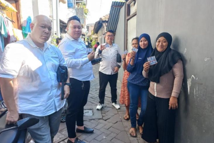 Bagikan KTA Berasuransi, DPD Partai Perindo Kota Surabaya Blusukan ke Kampung 