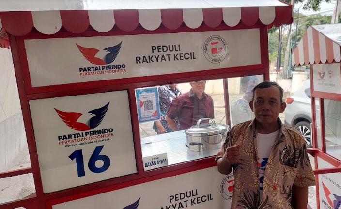 Dapat Gerobak Gratis dari Partai Perindo, Pedagang Bakmi: Sangat Membantu