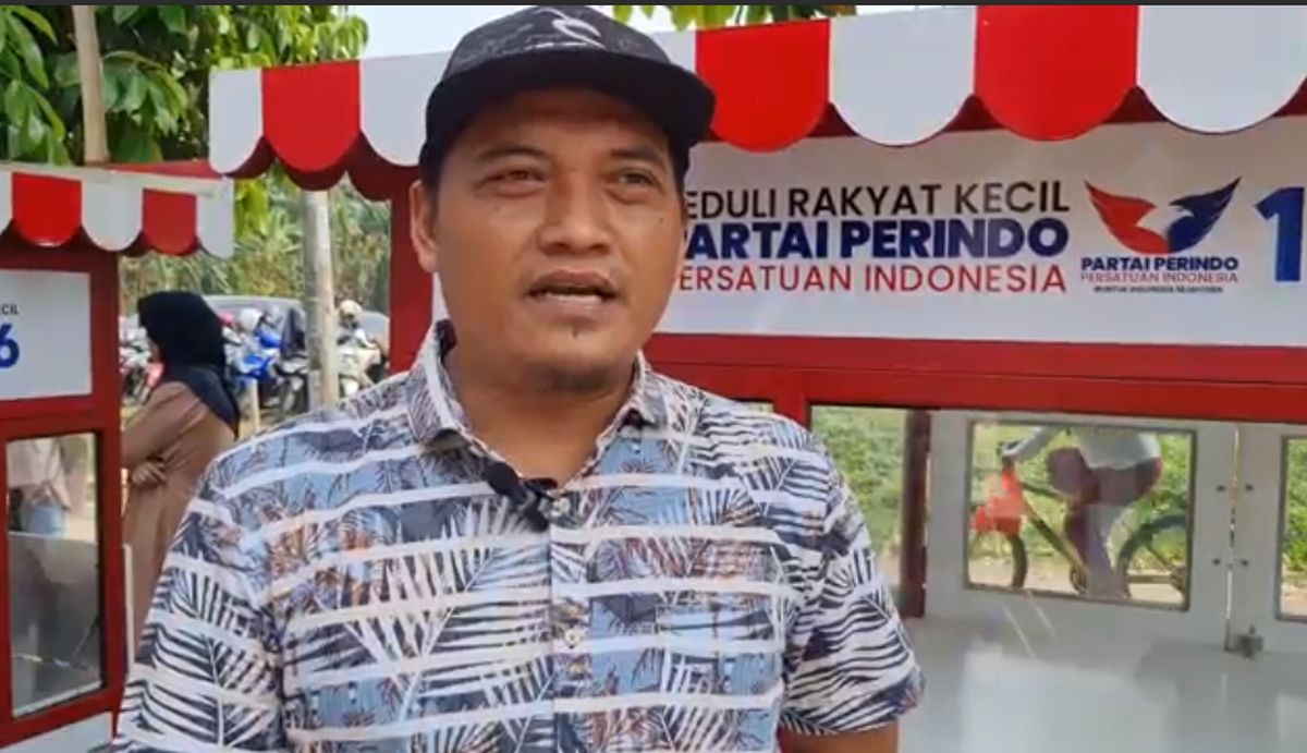 Dapat Gerobak, Pedagang Siomay Senang & Doakan Partai Perindo Terus Maju