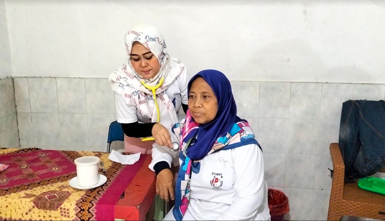 Peduli Sesama, Kartini Perindo Door to Door Berikan Pengobatan Gratis di Koja