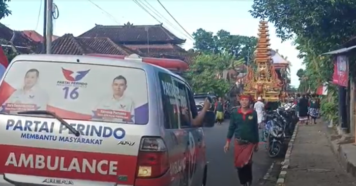 DPW Partai Perindo Bali Ikut Ngayah Mobil Pick Up dan Ambulans, pada Plebon Raja Karangasem