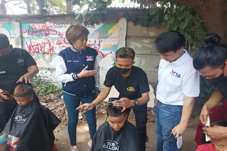 Gelar Gunting Rambut Massal di Bawah Jembatan Kalijodo, Ci Mehong: Aksi Nyata dari Partai Perindo! 