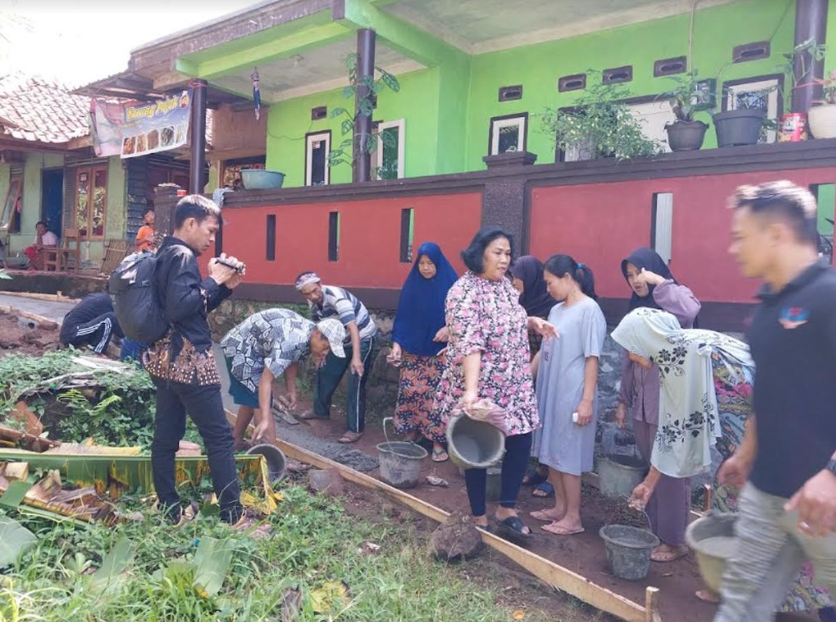 Jalannya Diperbaiki, Warga Kampung Seda: Terima Kasih Partai Perindo