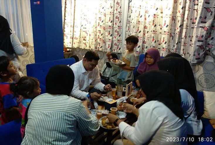 Makan Bareng Warga,Caleg Partai Perindo Hendi Wargianto: Wujud Peduli UMKM