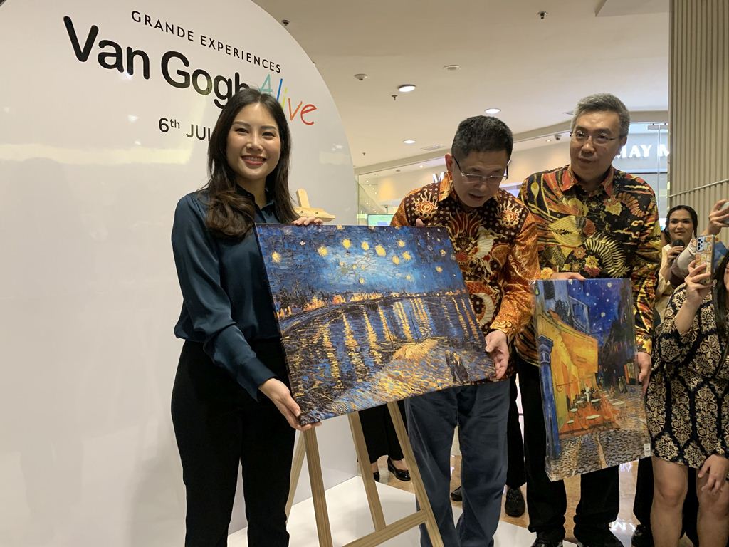 Pameran Van Gogh Alive Resmi Dibuka, Angela Tanoesoedibjo Berharap IP Pelukis Indonesia Bisa Dikembangkan